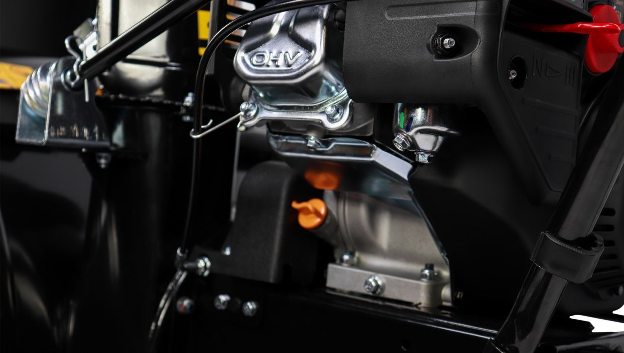 Снегоуборщик бензиновый CHAMPION STT761E