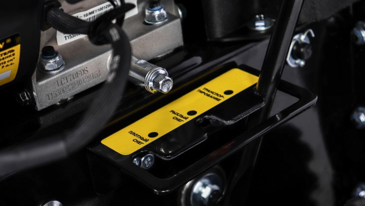 Снегоуборщик бензиновый CHAMPION STT761E